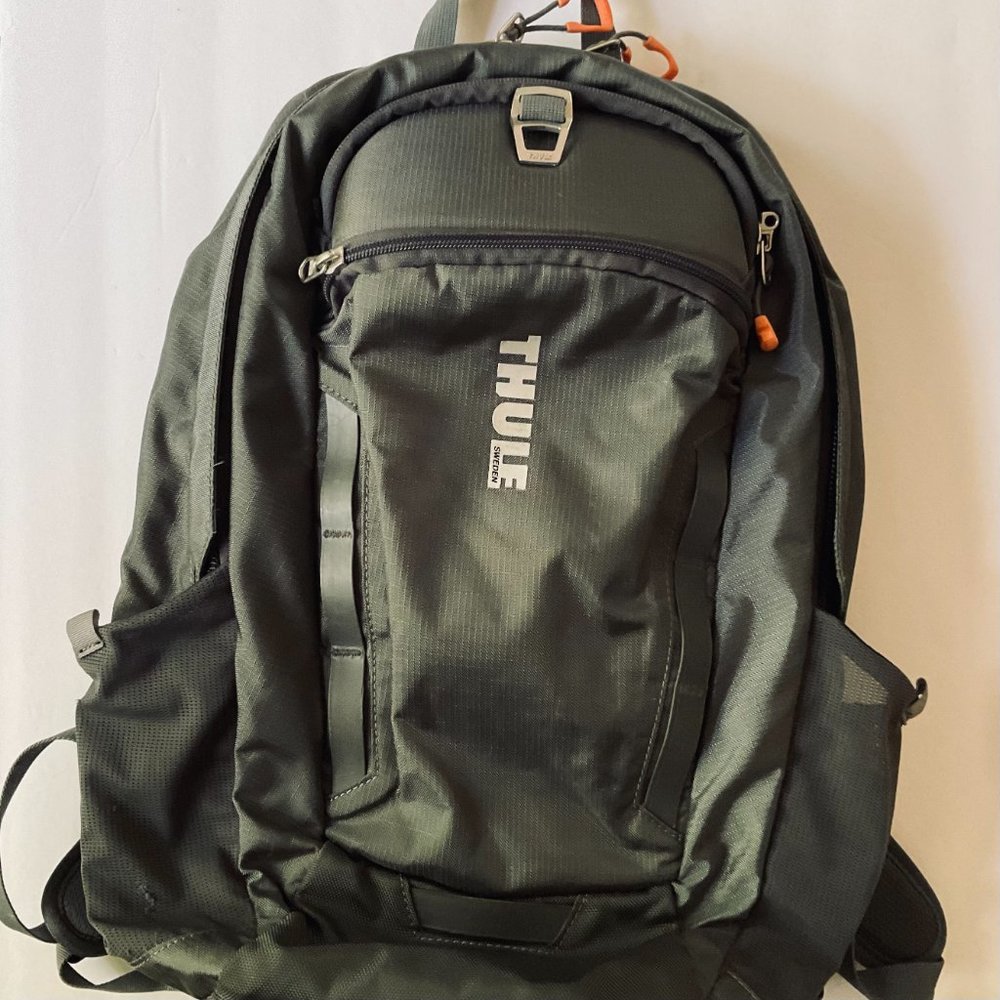THULE "EnRoute Strut" Backpack EUC - Picture 2 of 10